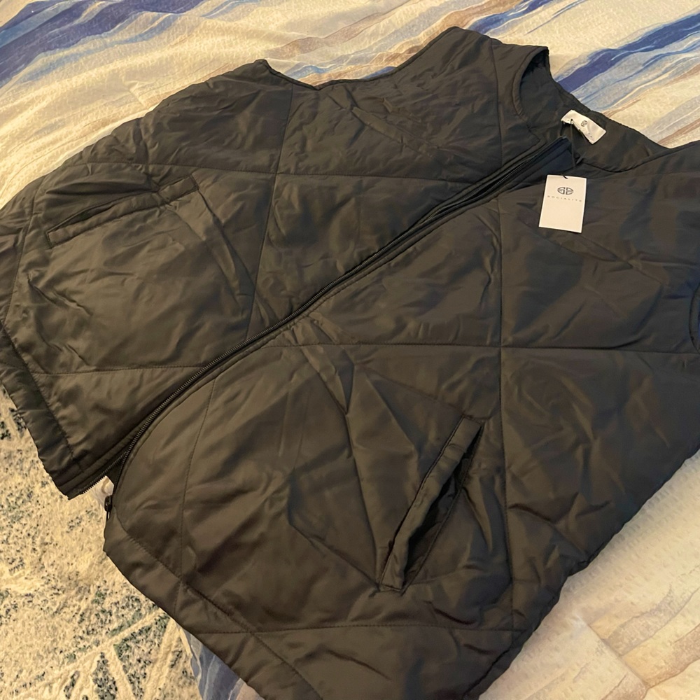 Woman’s light weight zippered vest